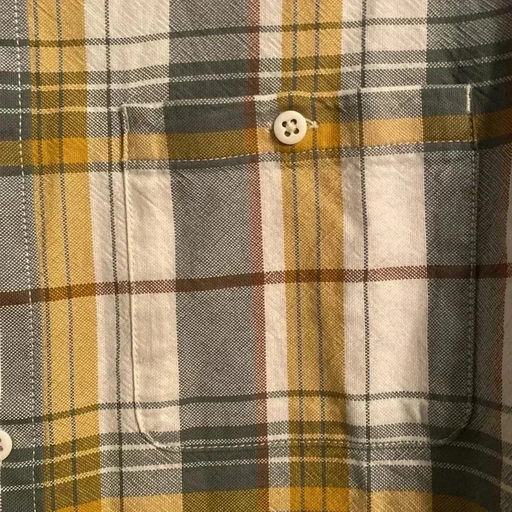 The North Face men’s medium 100% cotton plaid button up - like new condtion